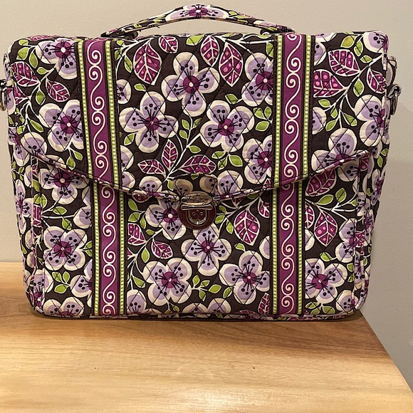 Vera Bradley Handbags - 🍀Need Gone!🍀 💼 Vera Bradley Laptop Case (Please Read Disc.)